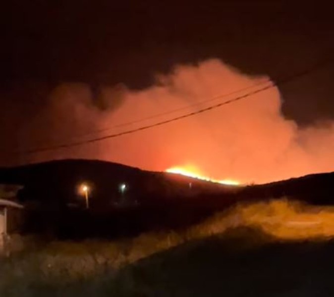 Локализиран е пожарът в Бургаско, евакуирани са хора