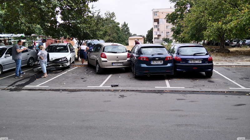 Шофьор помете 6 паркирали автомобила рано тази сутрин в Пловдив.