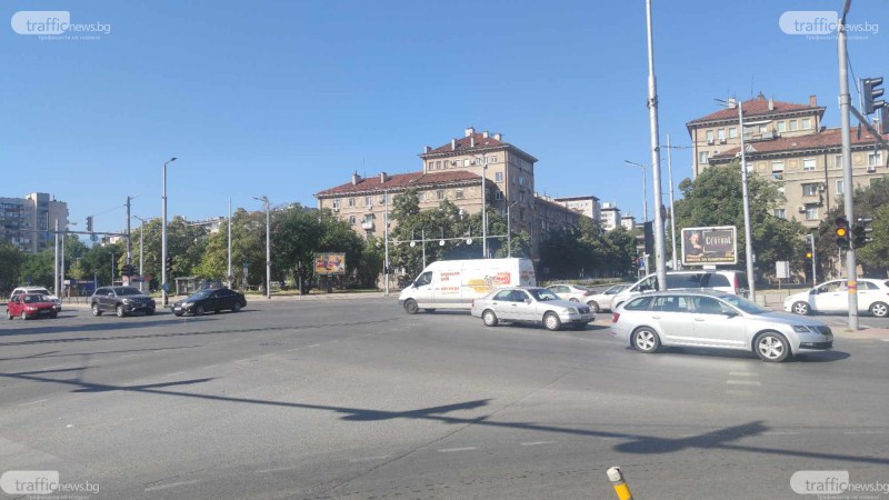 Пълен хаос настана на едно от най-натоварените кръстовища в Пловдив
