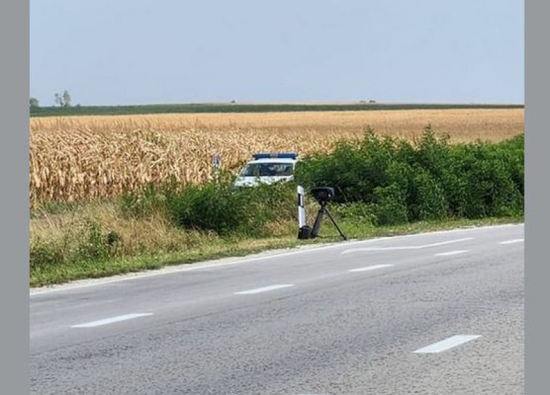 Скрита патрулка до нива с царевица ядоса и разсмя шофьори
