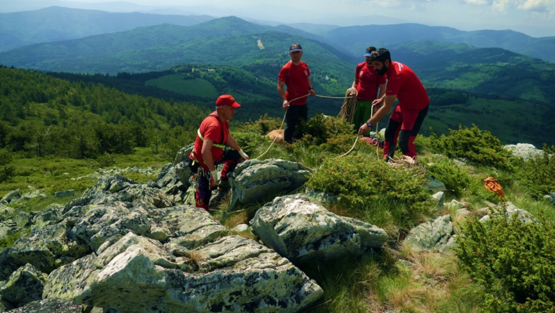 7 планински спасители от Банско в момента провеждат акция за