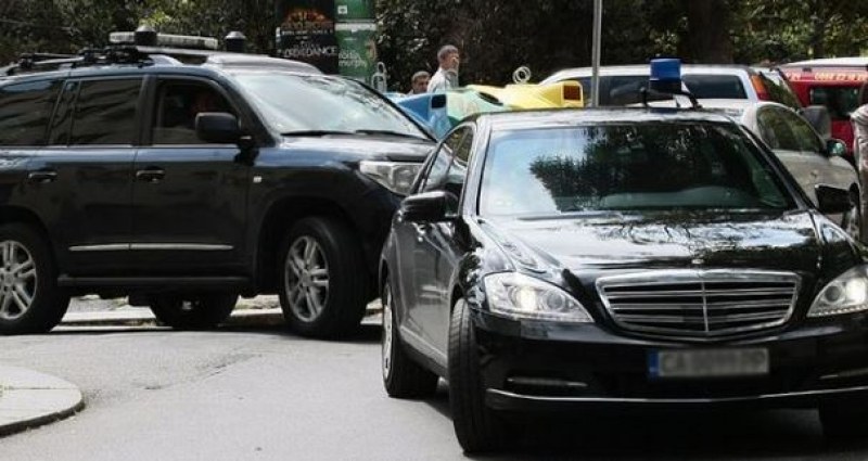 Автомобилът на Румен Радев претърпя инцидент на АМ 