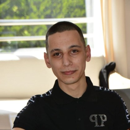Близки издирват 22 годишно момче от Чирпан Емил Стоянов е