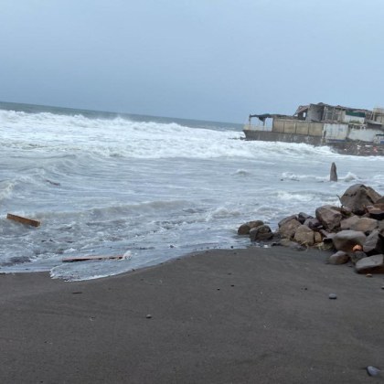 Ураганът от четвърта категория Хилари се приближи към мексиканския полуостров