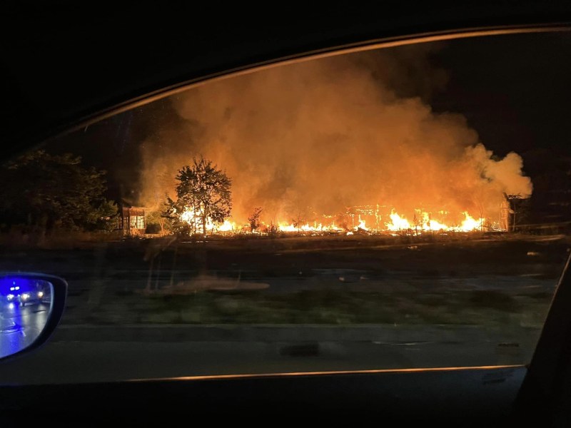 Голям пожар горя във Варна СНИМКИ