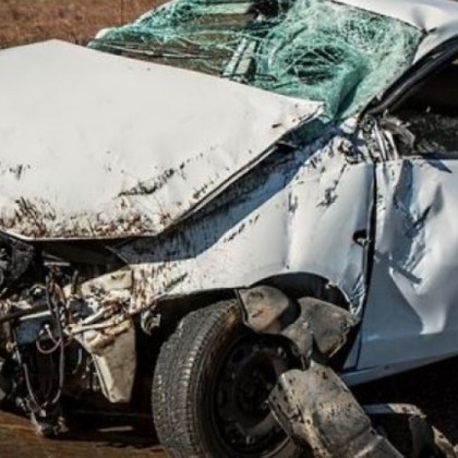 Дрогиран 21 годишен шофьор предизвика зрелищна катастрофа в Шумен съобщиха