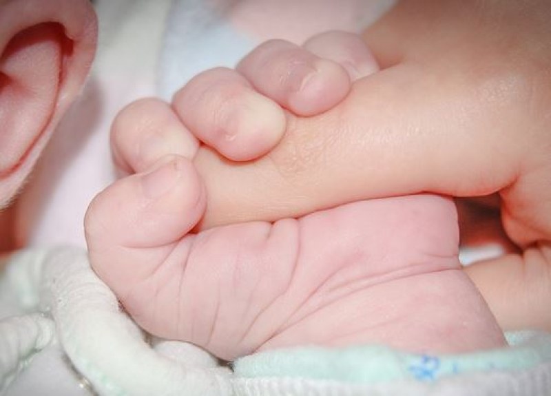 Лекари спасиха бебе с рядка малформация