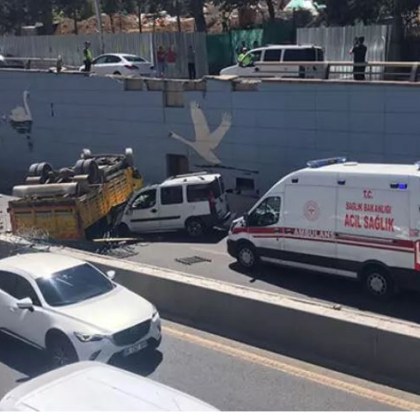 Двама души бяха ранени днес в центъра на Анкара след