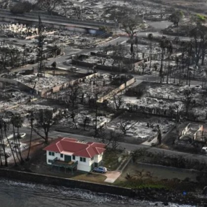 Крайбрежна къща за 4 милиона долара остана невредима след опустошителния