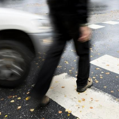 Такси блъсна пешеходец на столичния булевард Брюксел Пострадалият е в кома