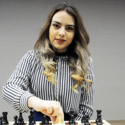 На фона на останалите финалистки българската шахматистка Нургюл Салимова е