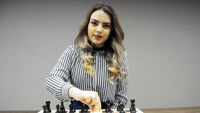 На фона на останалите финалистки, българската шахматистка Нургюл Салимова е