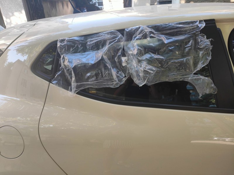 Жена забрави прозореца на колата си отворен, ето как я завари