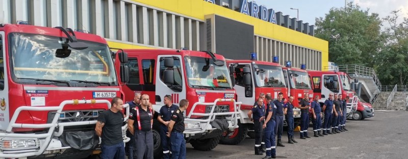 Страната ни помага на Гърция. Български пожарникари и техника заминаха за