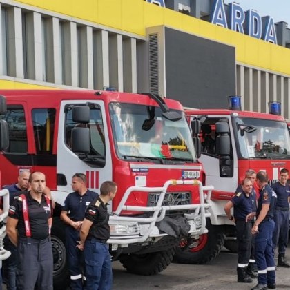 Страната ни помага на Гърция Български пожарникари и техника заминаха за