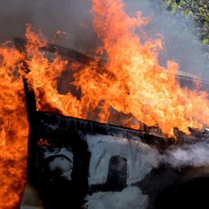 Два автомобила са изгорели при пожар в пернишкия квартал Изток