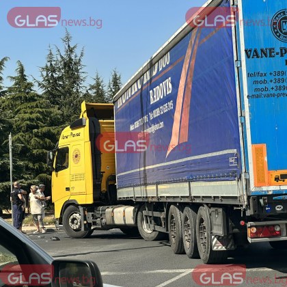Катастрофа стана преди минути в Пловдив Камион и лек автомобил