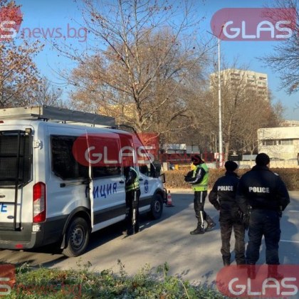Полицията установи молдовски гражданин който превозва нерегламентирано мигранти Това съобщи
