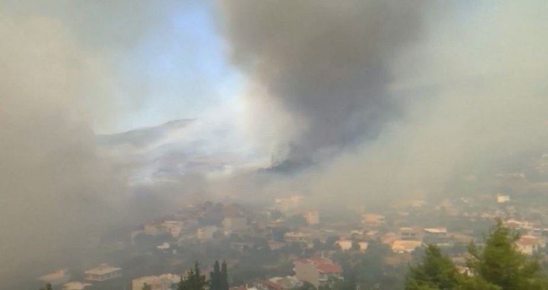 Заради пожарите в Гърция: 10 пъти над нормата е замърсен въздуха