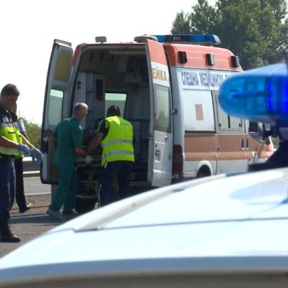 Двама младежи са пострадали при катастрофа на пътя Плевен –