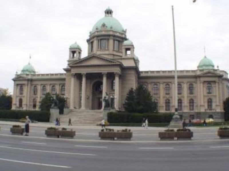 Работник загина в сръбския парламент