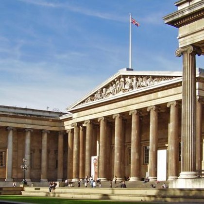 Директорът на Британския музей в Лондон подаде оставка след като