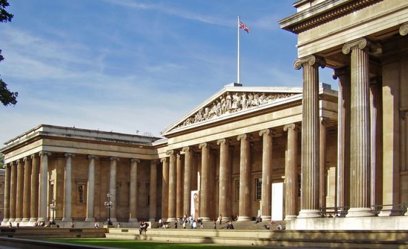 Директорът на Британския музей в Лондон подаде оставка, след като