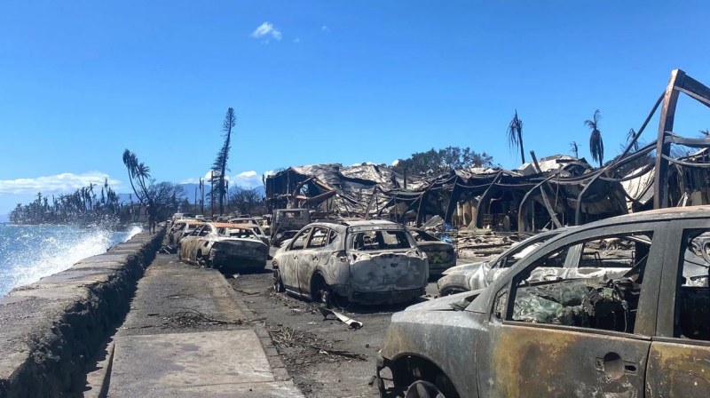 Близо 400 души се водят за изчезнали след пожара в Мауи