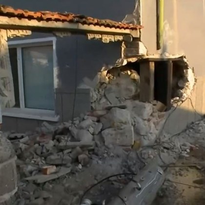 Трактор се вряза в къща в село Чоба и отнесе стена