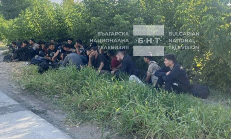 Заловиха над 30 мигранти до София