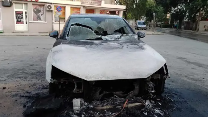 Запалиха колата на сръбски готвач в Монтана