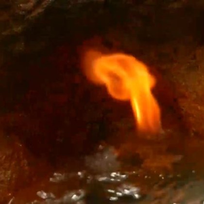 Горящ извор привлича туристи от цяла България ВИДЕО