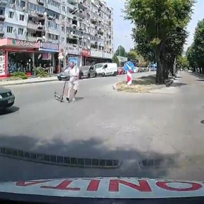 Видео от кръстовище във Варна се превърна в казус за