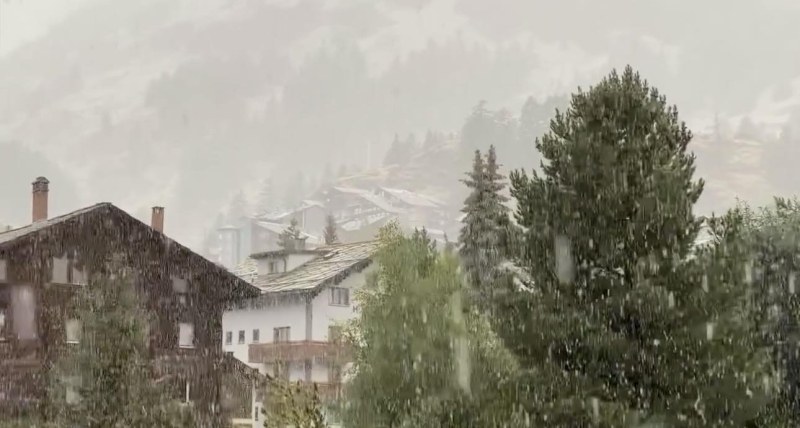 Сняг заваля в известен курорт в Алпите ВИДЕО+СНИМКИ