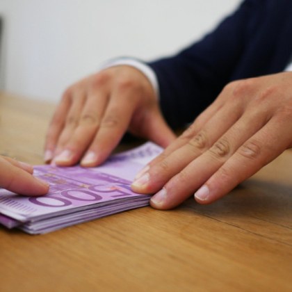 Банките затягат отпускането на кредити