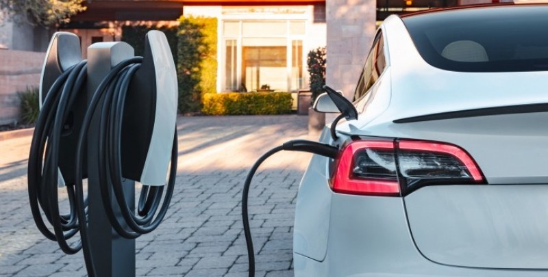 Експертите сравниха как състоянието на батерията на електрически автомобил се