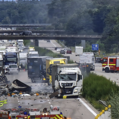 Пет камиона се удариха на магистрала в Североизточна Германия Поне
