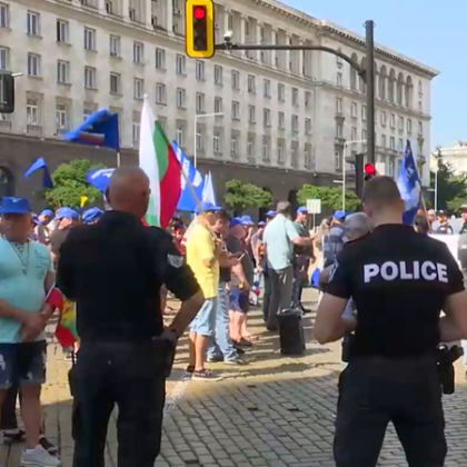 Работещи в Спешна помощ отново на протест, разпъват палатков лагер