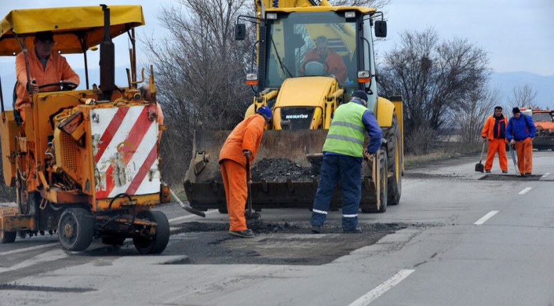 Шефът на АПИ спря всички пътни ремонти в Пловдивско! Защо?
