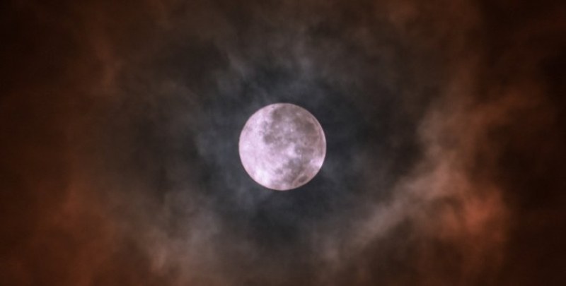 Синята луна е рядко астрологично явление, което носи много особености
