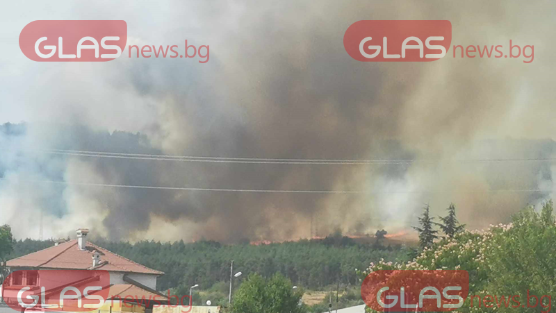 Голям пожар край град Баня СНИМКИ