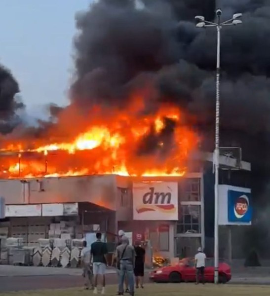 Огнени пламъци в Гоце Делчев, има обгазени и ранени ВИДЕО+СНИМКИ