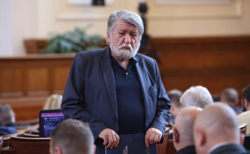 Депутатите приеха оставката на Вежди Рашидов
