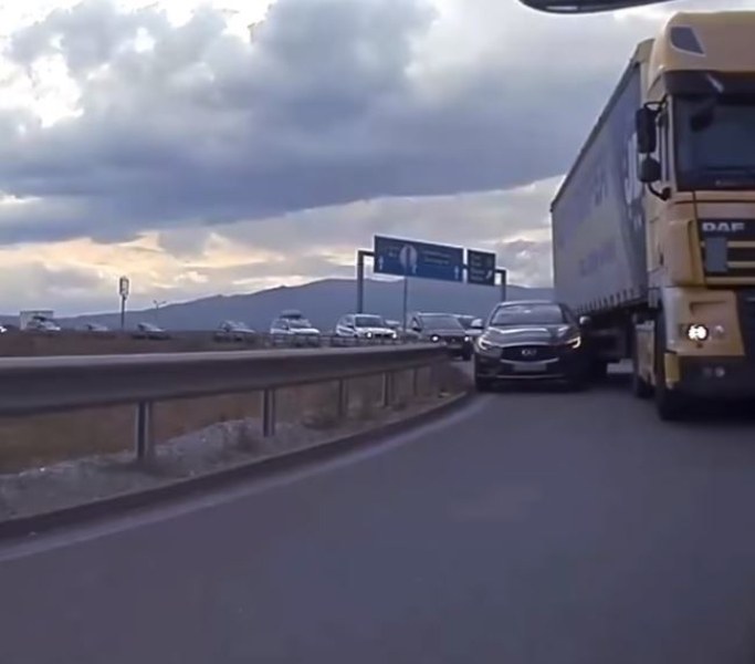 Пътен инцидент е станал вчера на Околовръстното с Ботевградско шосе“