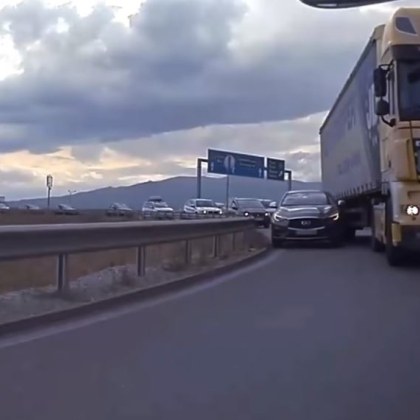 Пътен инцидент е станал вчера на Околовръстното с Ботевградско шосе