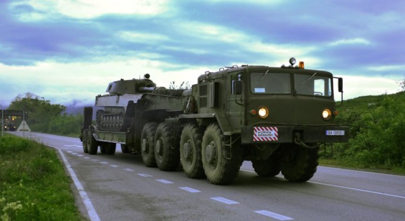 Военна техника на Великобритания и Ирландия ще премине през България