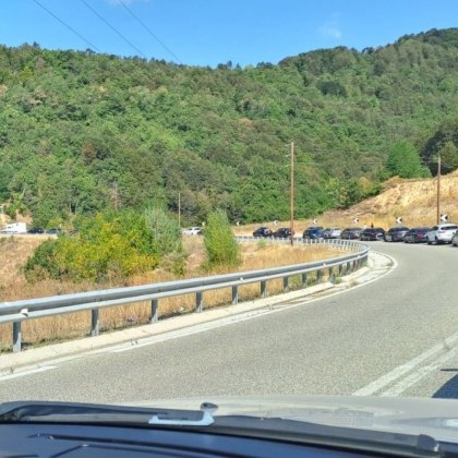 Километрично задръстване от автомобили в посока Гърция Тапата на автомагистрала