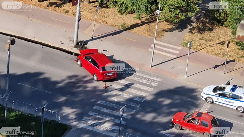 Кола самокатастрофира в Пловдив, има пострадал