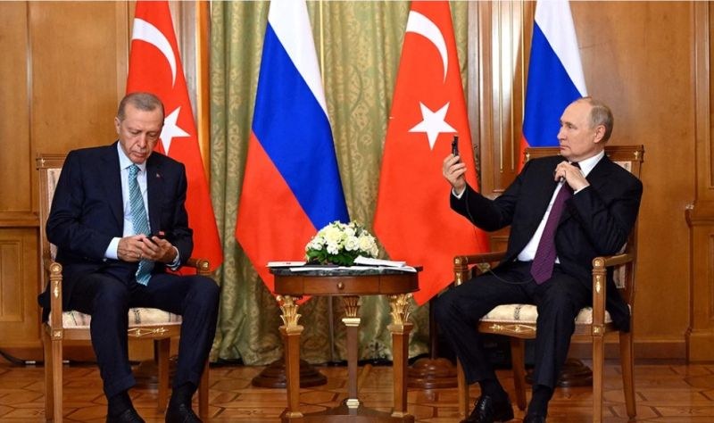 Разговорите между Владимир Путин и Реджеп Ердоган в Сочи продължиха