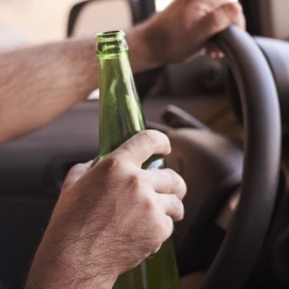 В американския щат Небраска стана любопитен инцидент с пиян шофьор  На магистралата